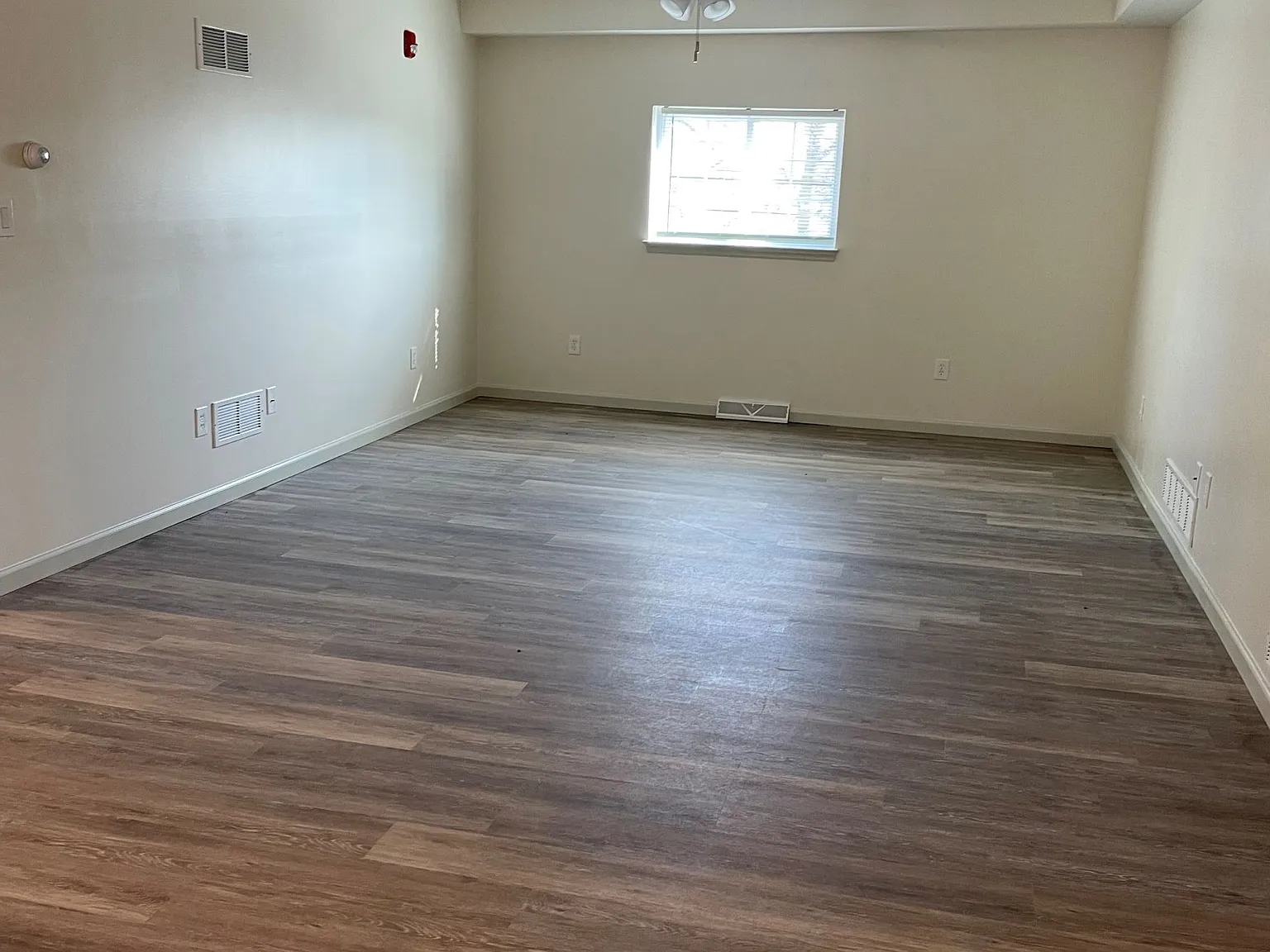 903 Morgantown Rd — Photo 2