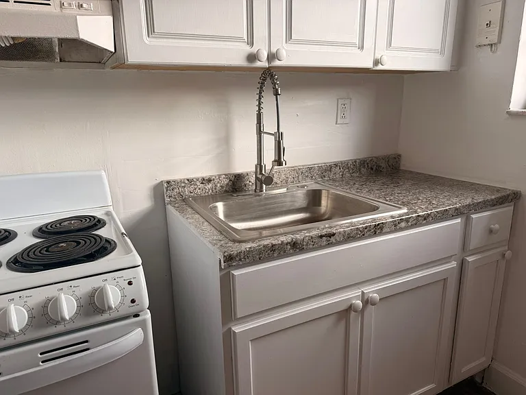 1043 NW 2nd St #8 — Photo 6