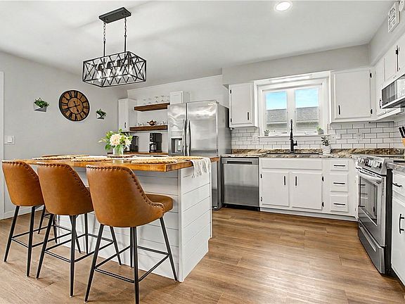 3rd image of 112 Manor Ln