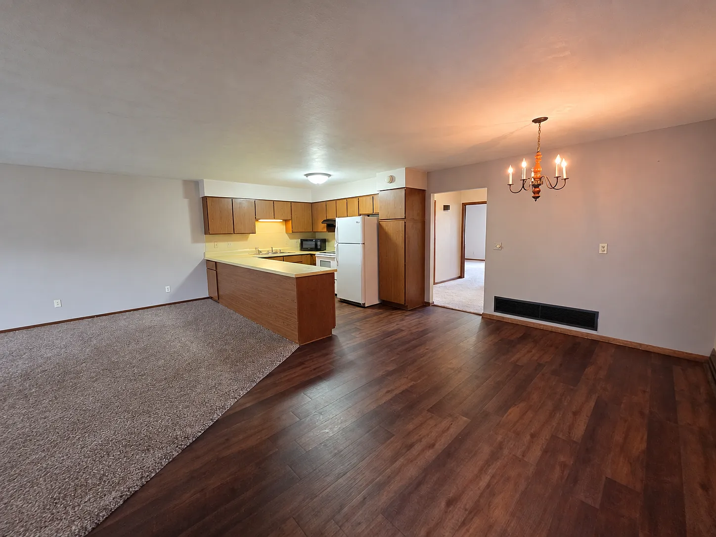 1 bed, 1.0 bath, 1000 sqft, $850 — Photo 2