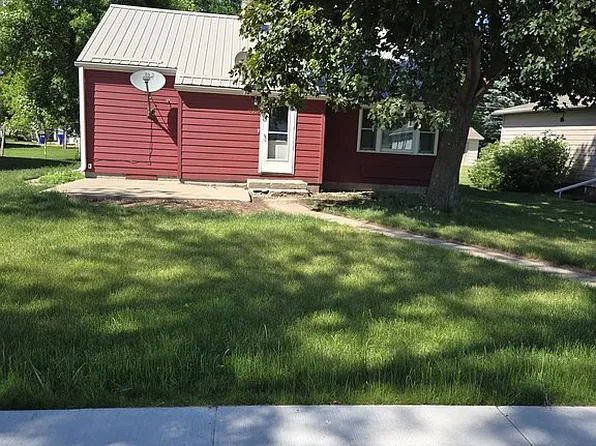 610 2nd St SW, De Smet, SD 57231