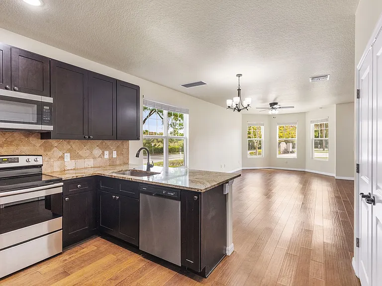 509 Sunbranch Ln — Photo 10