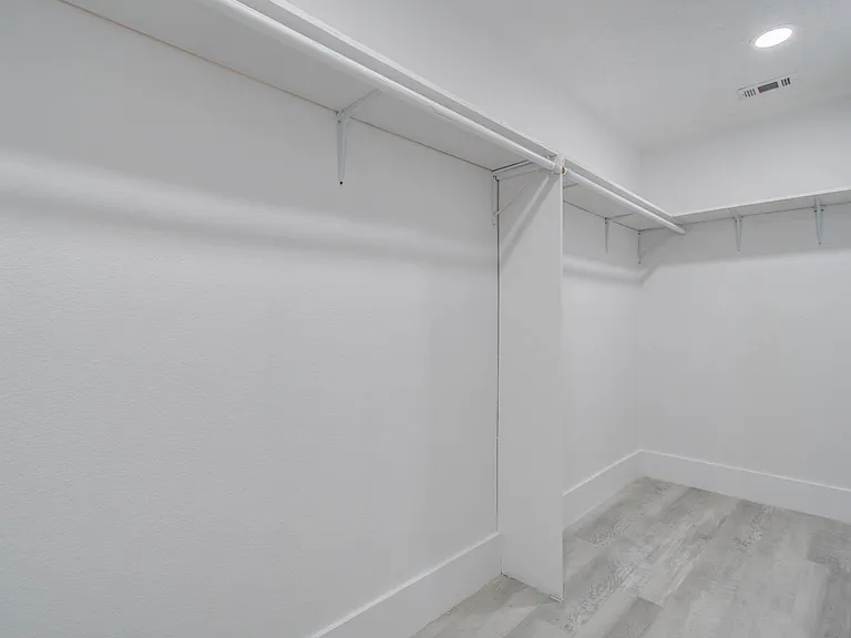 550 Brandon Rd — Photo 18