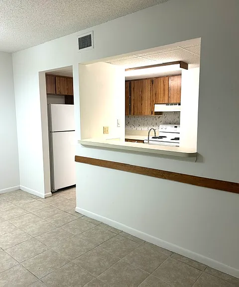 130 Jasmine Woods Ct #11D — Photo 9