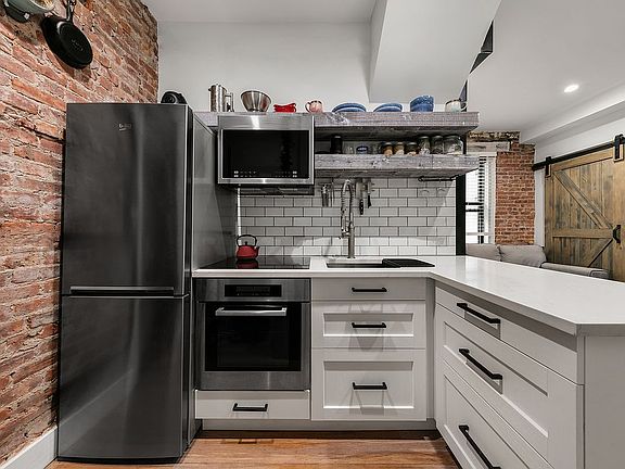 5th image of 1620 Lexington Ave Unit 5A