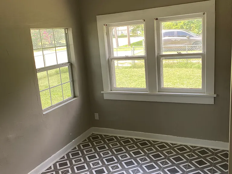 802 N Ross St — Photo 5