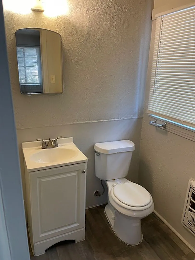 One Bedroom Duplex - Central Denton — Photo 2