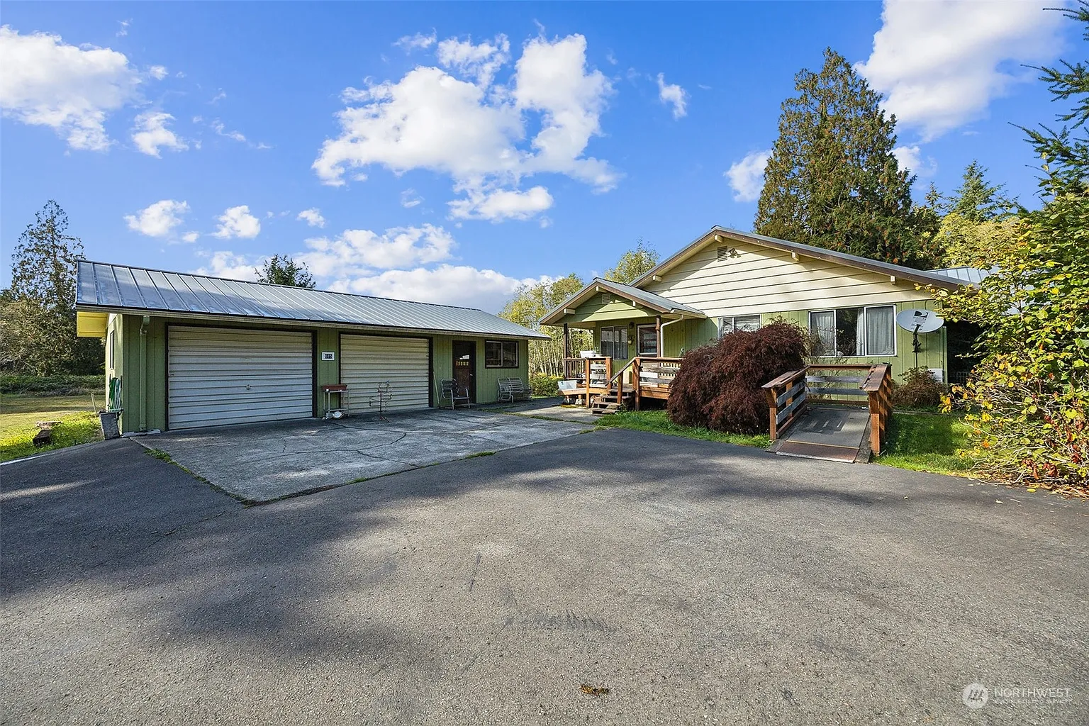 685 Summit Road photo 1