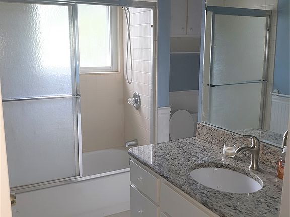 4th image of 142 S Christine Cir