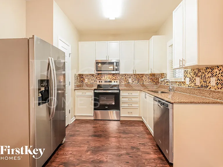 2428 Sapphire Valley Dr — Photo 4