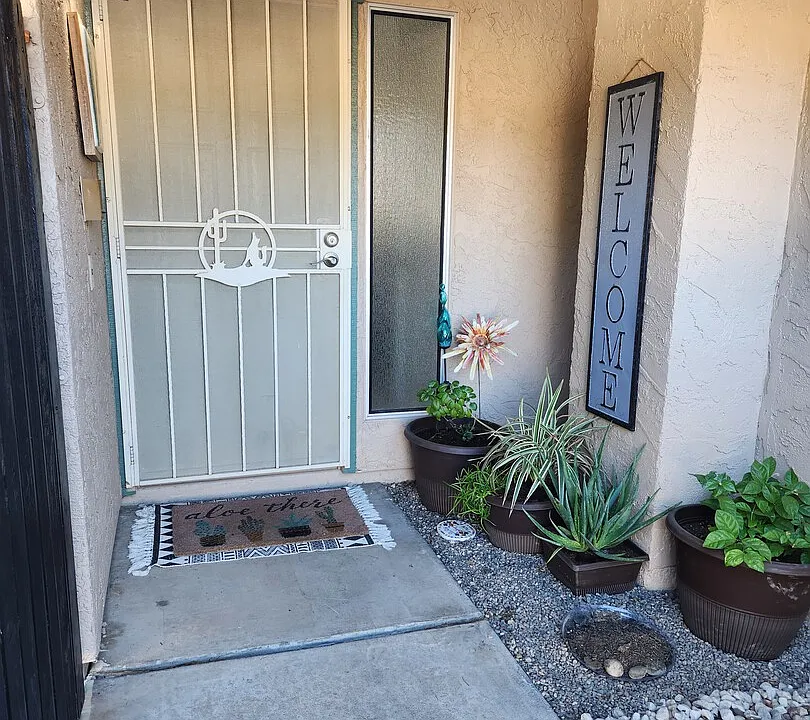 N 45th Ave