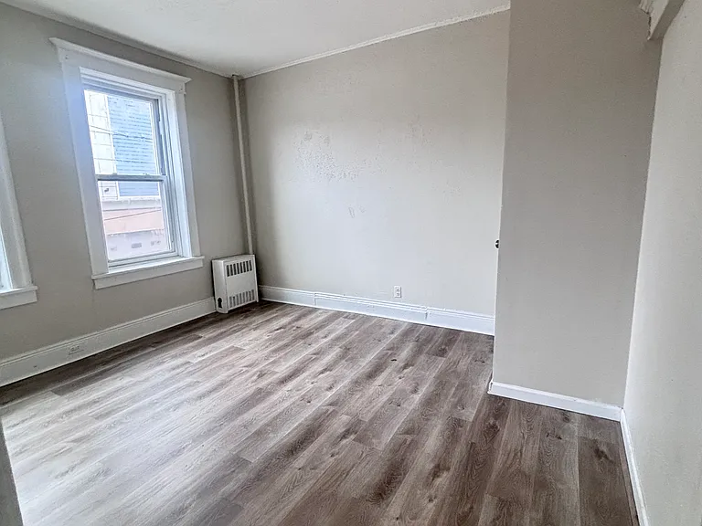 672 Grand St #C — Photo 6
