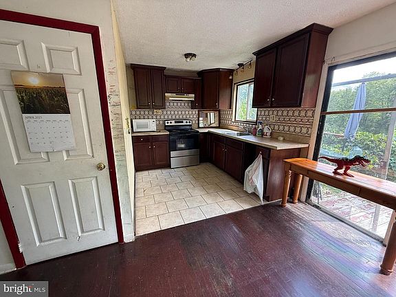 2nd image of 2320 Elizabeth Ave