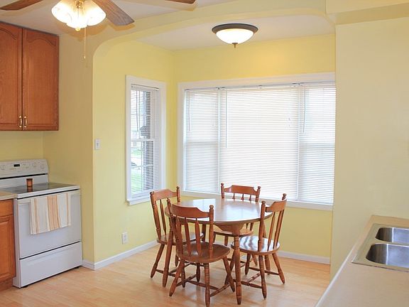 Kitchen Large Eat in Kitchen with Bay Windows