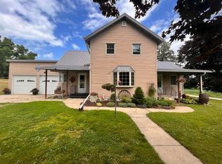 17616 Bee Hill Dr, Spring Grove, MN 55974