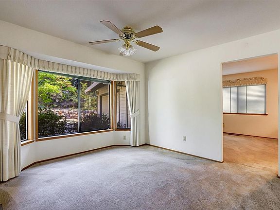 5th image of 10223 Pine Ct