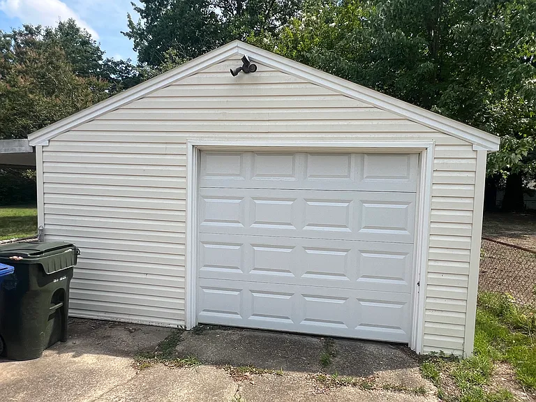 204 Woodhaven Rd — Photo 10