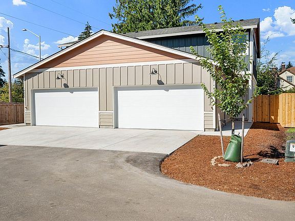 3rd image of 14611 NE 29th Cir
