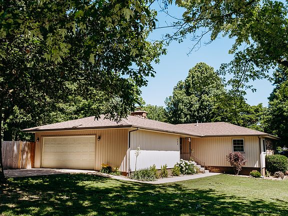 2nd image of 849 W Crestwood Dr