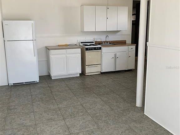 5th image of 150 E Madeira Ave #1