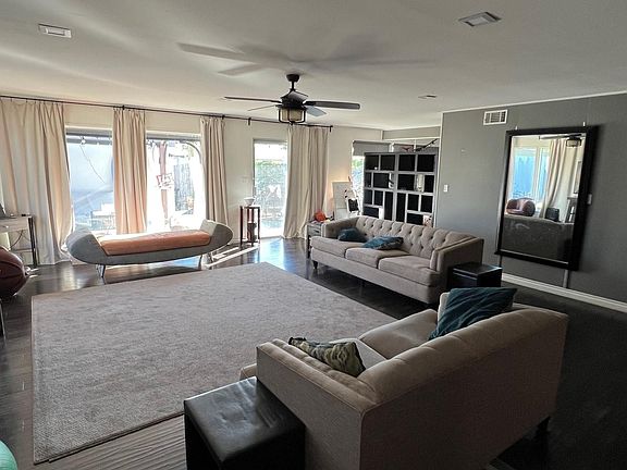 4th image of 4563 Clairemont Dr