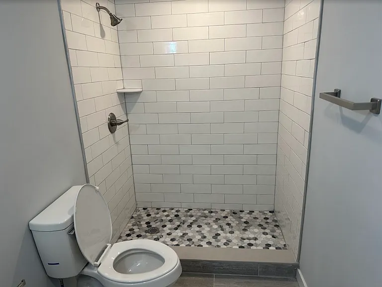 7028 Ridge Ave — Photo 4
