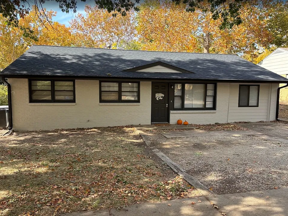 1415 Hillcrest Dr