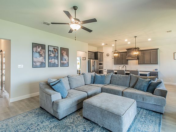 4th image of 508 Hillcrest Cir
