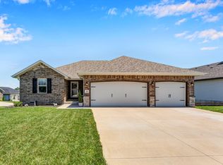 808 S Ridgemont Dr, Nixa, MO 65714