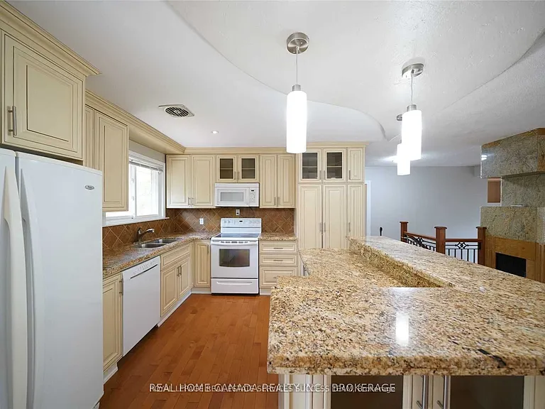 1195 Holton Heights Dr — Photo 6