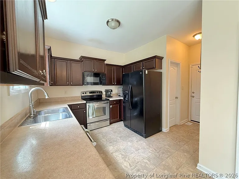 675 Omaha Dr — Photo 10