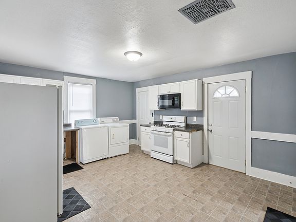 4th image of 3715 Pearl Ave