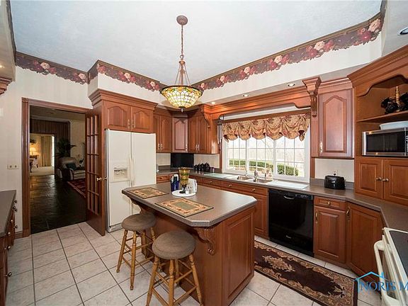 4th image of 2613 Buckland Ave
