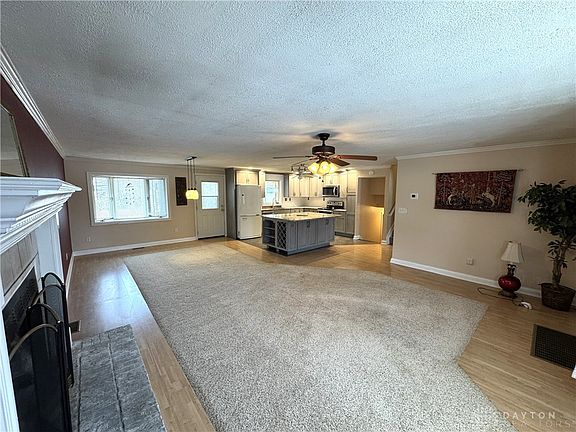 3rd image of 1740 E Lindsey Ave