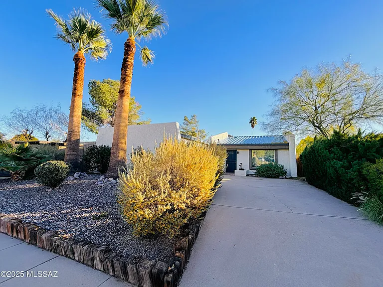 2871 W Saint Tropaz Ave — Photo 40