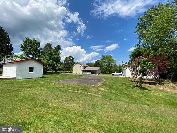 4th image of 1006 White Oak Rd