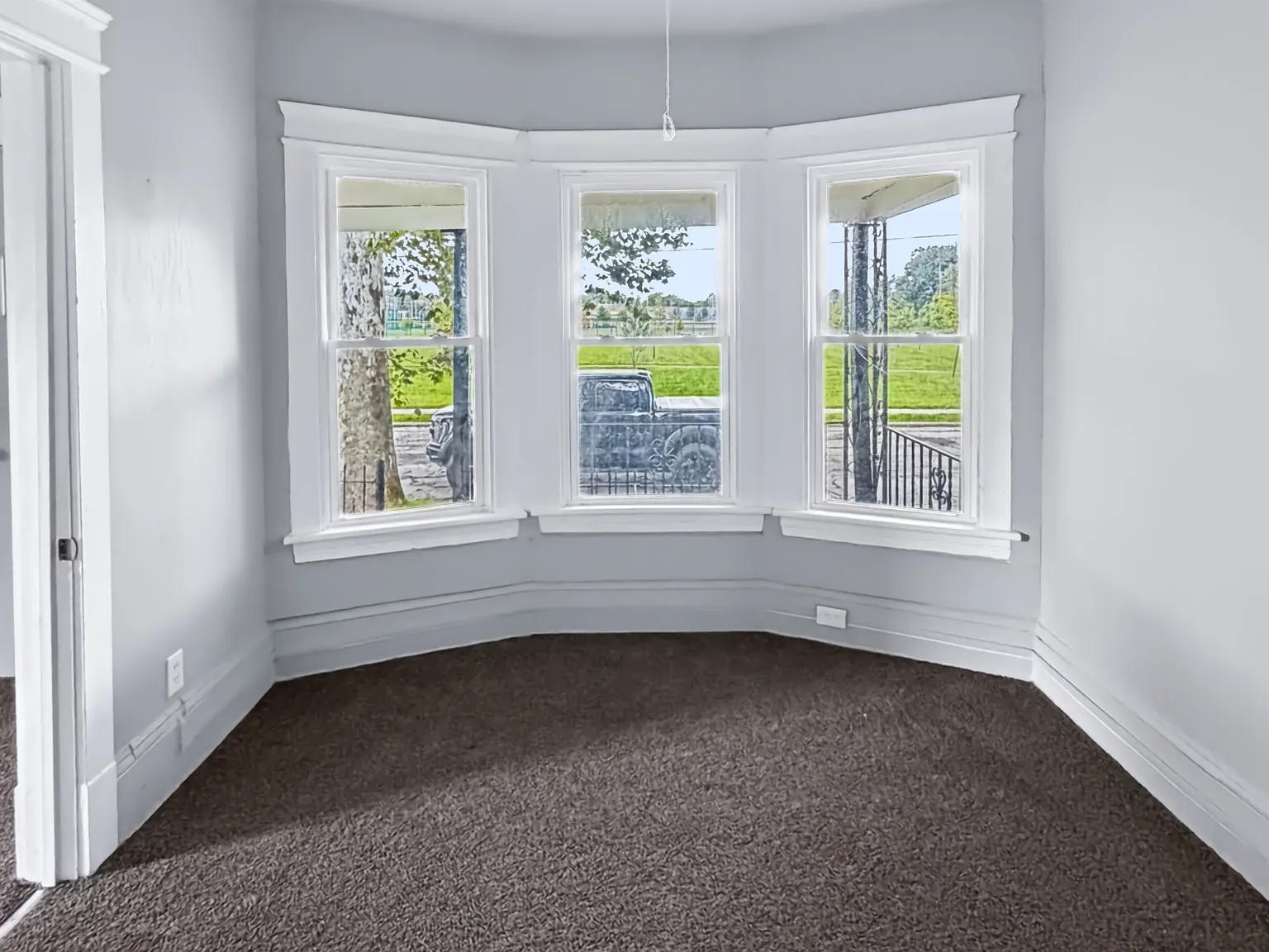 3 bed, 812 sqft, $1,300 — Photo 4