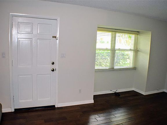 2nd image of 814 PARK LAKE CIRCLE #8