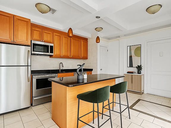 2nd image of 200 W 96th St Unit 4EE