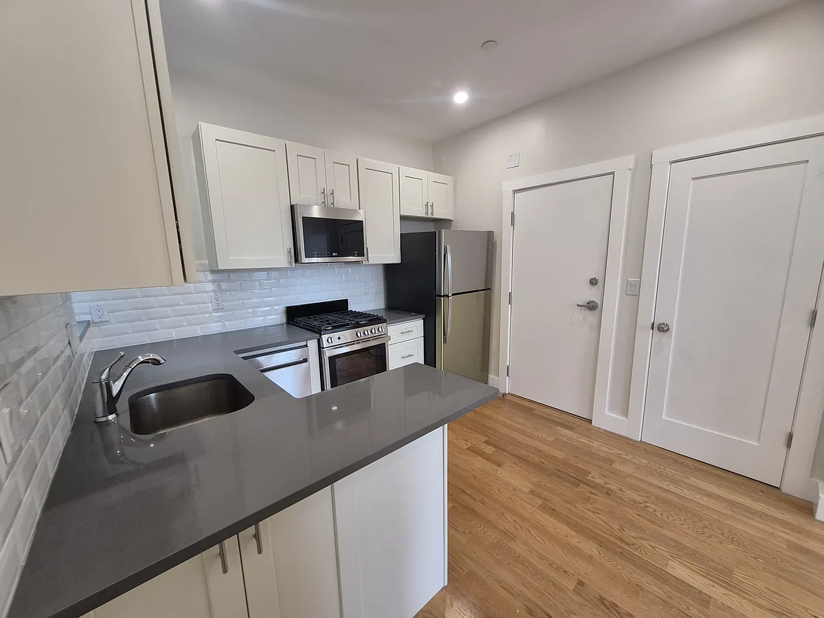 Building Photo - 27 Peterborough St #20