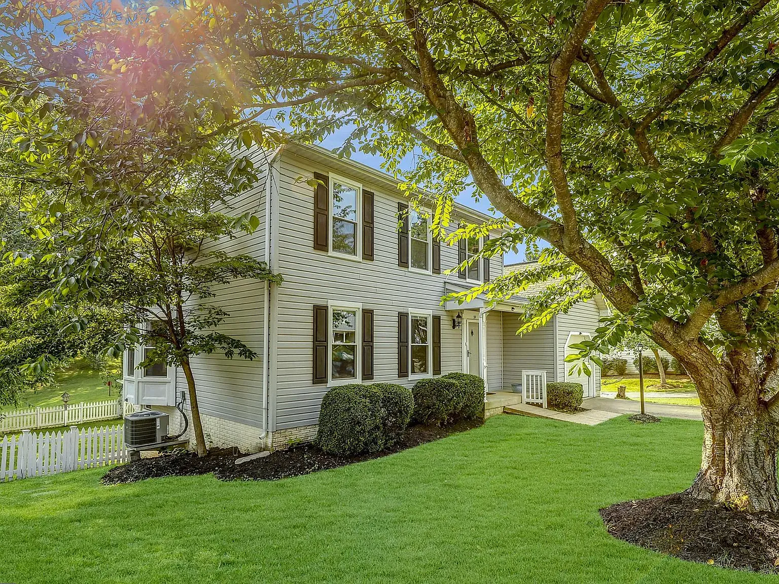 4 bed, 3.5 bath, 2378 sqft, $3,300 — Photo 4