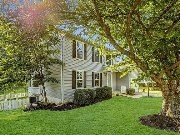 4th image of 39 Spring Lake Dr