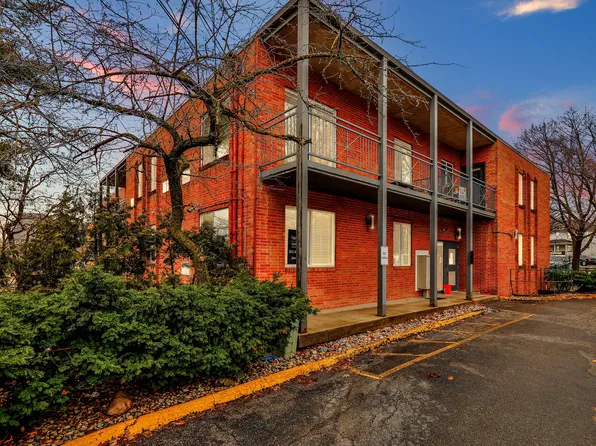 351 Oakhill Ave APT 203, East Lansing, MI 48823