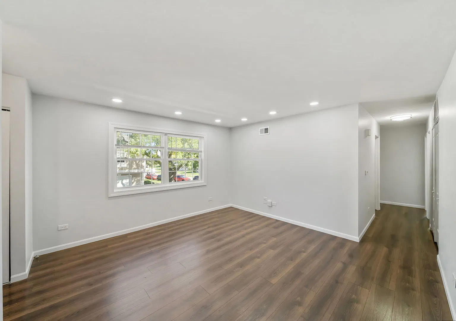 3 bed, 1100 sqft, $2,400 — Photo 3