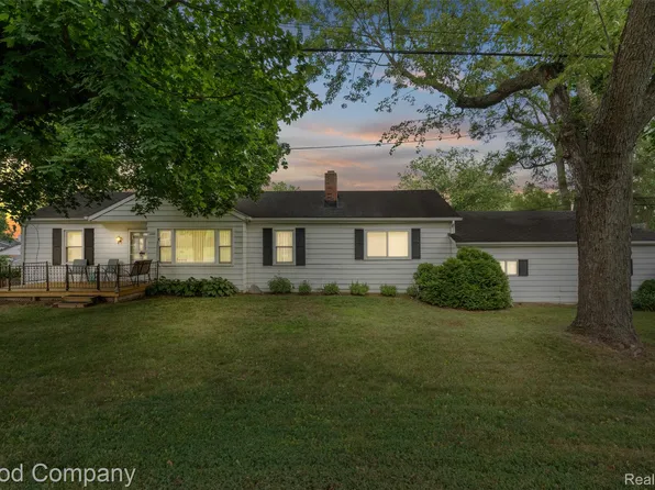 265 S Grey Rd, Auburn Hills, MI 48326