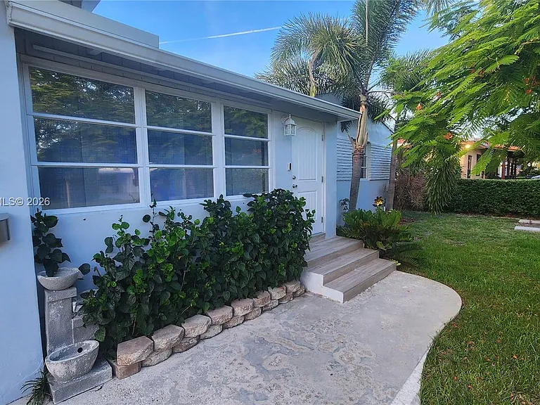831 Plover Ave — Photo 16