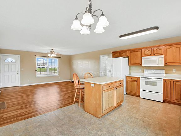 5th image of 414 Watkins Glen Way