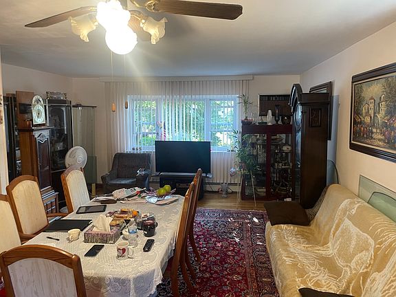 3rd image of 407 City Island Ave #140