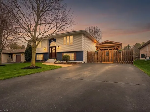 22 Lorraine Ave, Tillsonburg, ON N4G 4V3