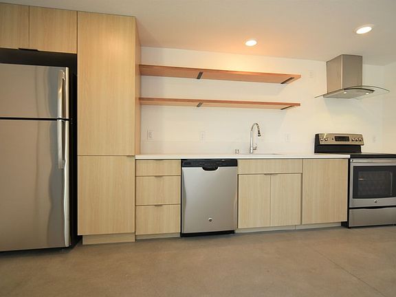 3rd image of 491 41st St Unit 13